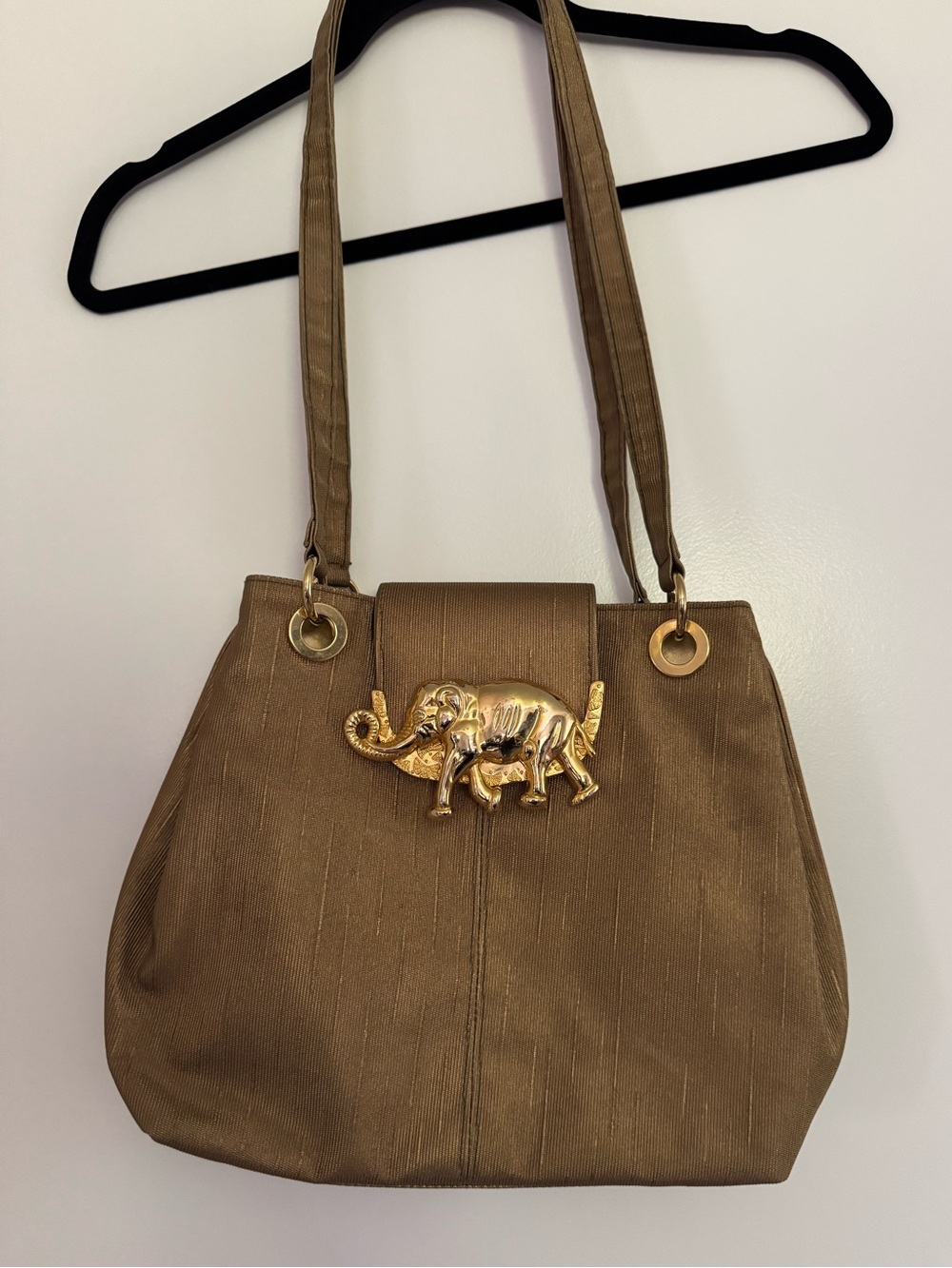 Vintage Gold Metallic Ribbed Elephant Clasp Shoulder Bag Tote